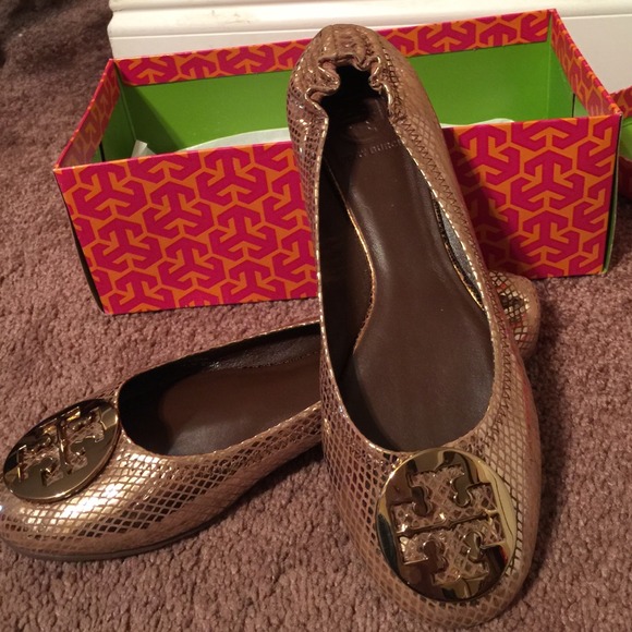 Tory Burch flats. Worn once size 9.5 box included.