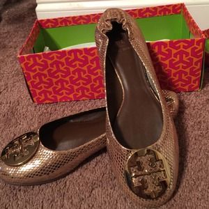 Tory Burch flats. Worn once size 9.5 box included.