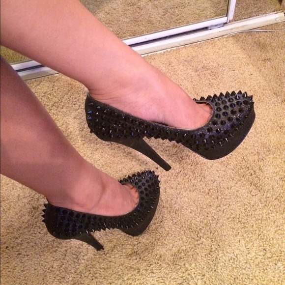 Black/graphite studded and shimmer pumps