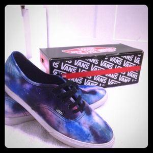 Women's authentic lo-pro galaxy print vans! NWB