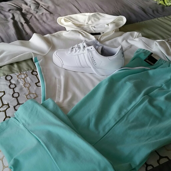 New York & Co Ladies 2 piece jogging suit. NWT