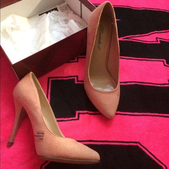 Shoes - BLUSH COLORED HEELS