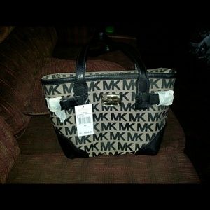 Michael Kors purse 100% authentic guaranteed