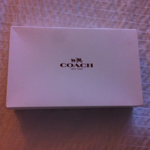 Coah wristlet brand new!