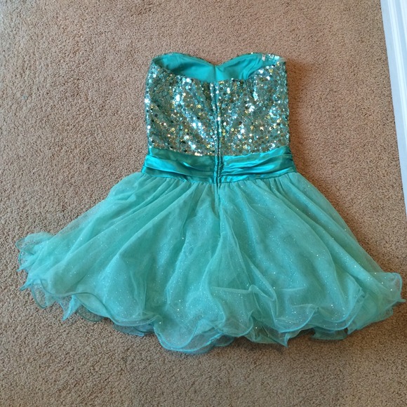 ✨Xtraordinary aqua sequin and sparkle dress - Picture 2 of 4