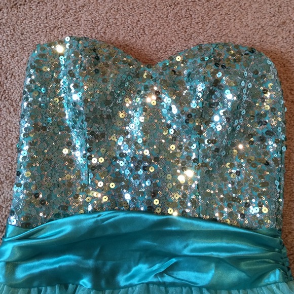 ✨Xtraordinary aqua sequin and sparkle dress - Picture 3 of 4