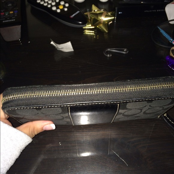 Coach Wallet - Picture 4 of 4