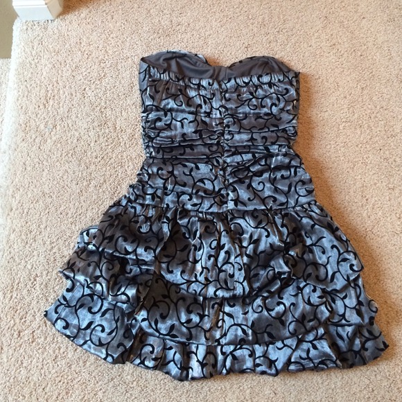 'Sequin and Hearts' silver and black dress - Picture 2 of 4