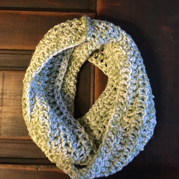📍SOLD📍Infinity scarf