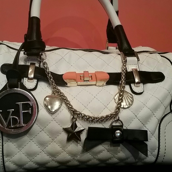 White quilted charmed Italian design shoulder bag - Picture 2 of 4