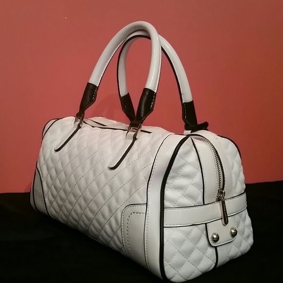 White quilted charmed Italian design shoulder bag - Picture 3 of 4