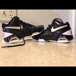 Black & White Nike Air 3/4 ankle