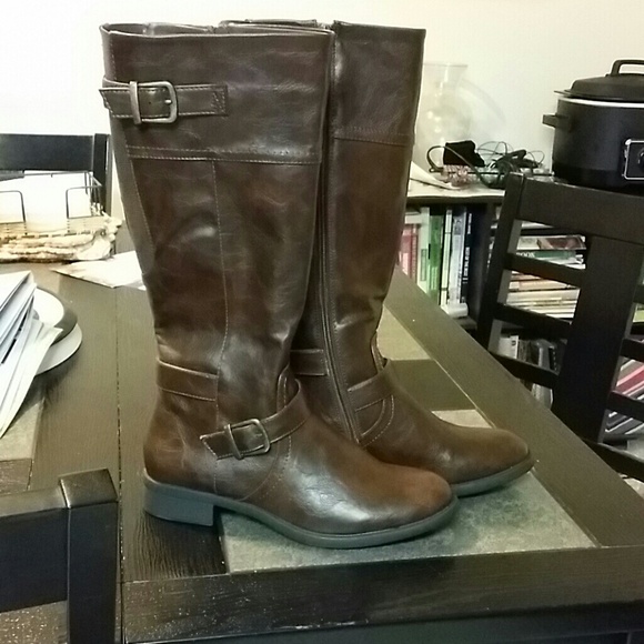 Shoes - NWOT Boots