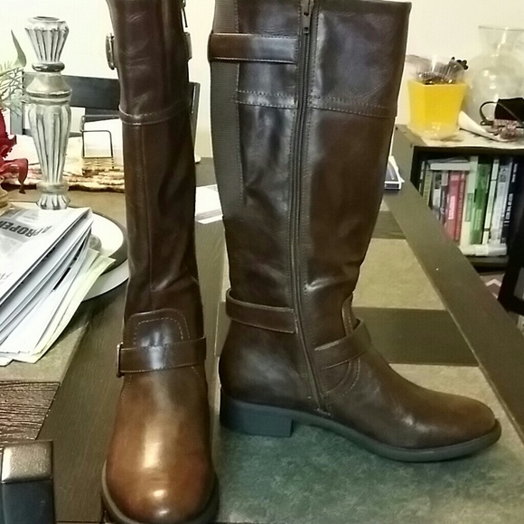 NWOT Boots - Picture 2 of 4
