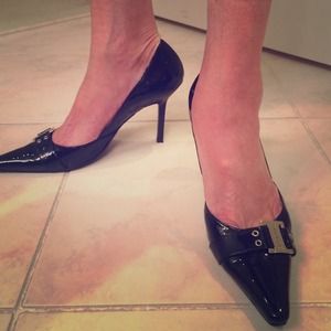 BCBG black paten leather pointed toe heel