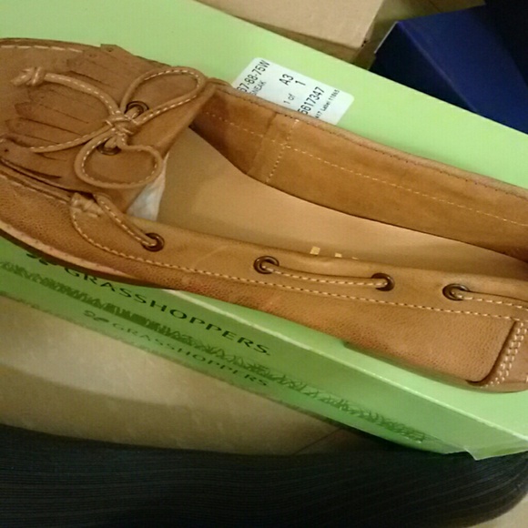 Moccasin tan leather flats by report