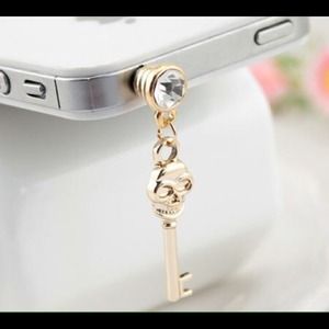 💀Skull key cell Jewlery charm & blue  diamond !!