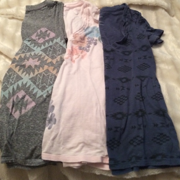 American Eagle Outfitters Tops - American Eagle Women's V-neck T-shirt Bundle