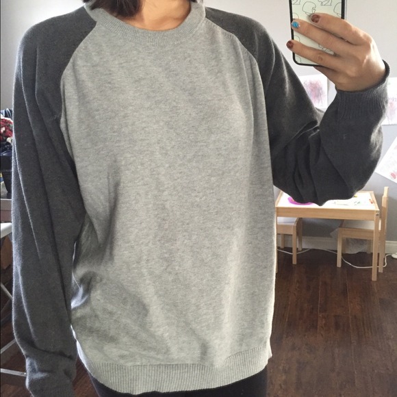 Light Raglan Sweater