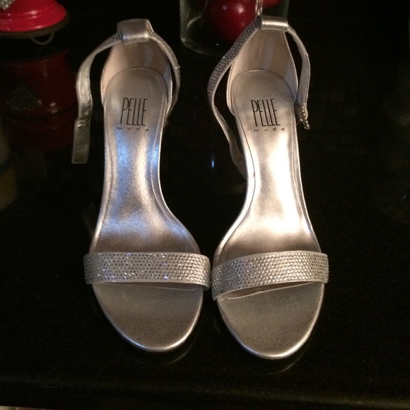 Brand new Pelle Moda heels