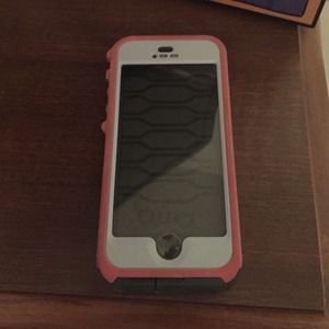 Pink water proof otter box for 5/5s iphone