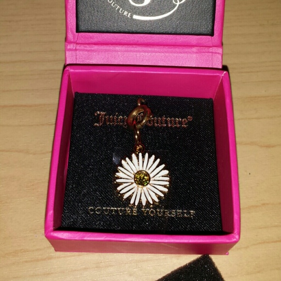Juicy Couture Daisy Charm