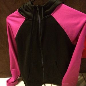Black & hot pink zip up hoodie!💗♠️
