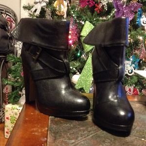 Very stylish 4" high heel boots.