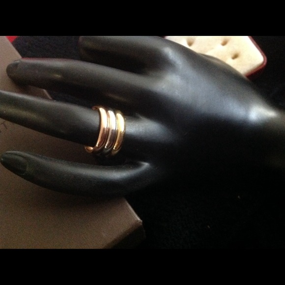 Tricolor ring