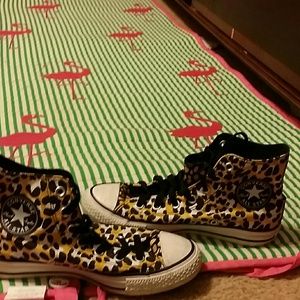 Yellow black and white converse