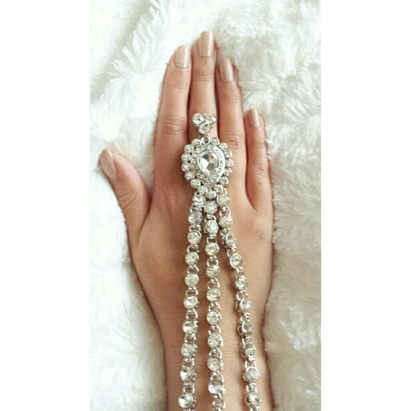 SOLD 🆕 Elsa Art Deco Crystal Bracelet Ring - Picture 3 of 3