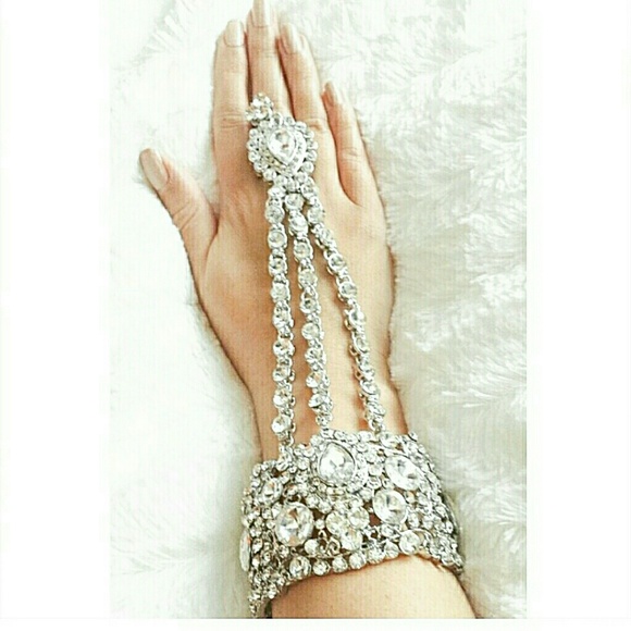 Jewelry - SOLD 🆕 Elsa Art Deco Crystal Bracelet Ring