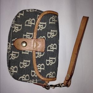 Dooney & Bourke wristlet