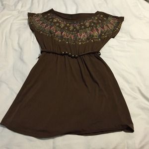 Lovely brown dress! Ties in the waist.