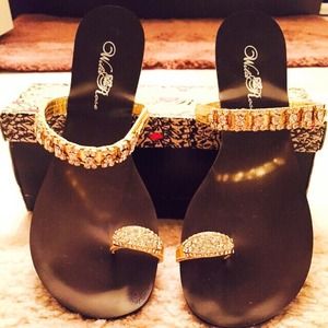 Wild Rose Sandals size 8 Metallic Gold