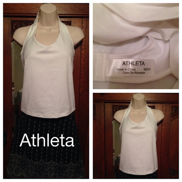 ✨New Listing✨ Athleta halter top with built in bra