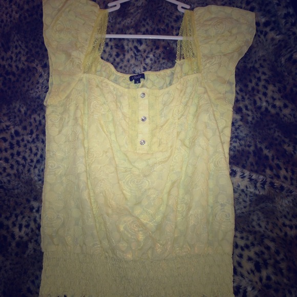 Yellow top elastic bottom . Great for summer
