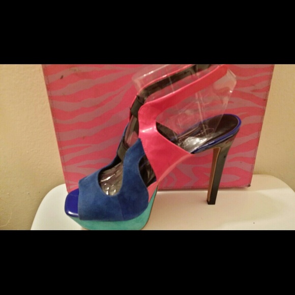 Jessica Simpson Heels - Picture 2 of 2