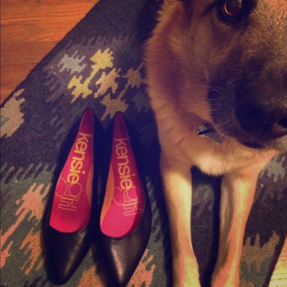 Kensie Girl black leather pointed toe flats