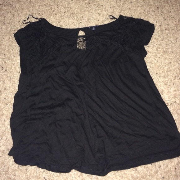 Black short sleeve shirt