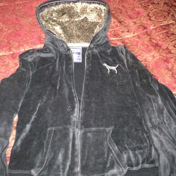 Vs zip up hoodie GIVE LOVE PINK♻️re posh!