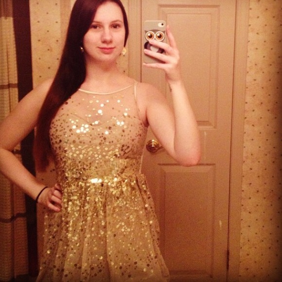 🔴SOLD🔴🎉HP🎉Gold Sparkle Dress 🌟 - Picture 4 of 4