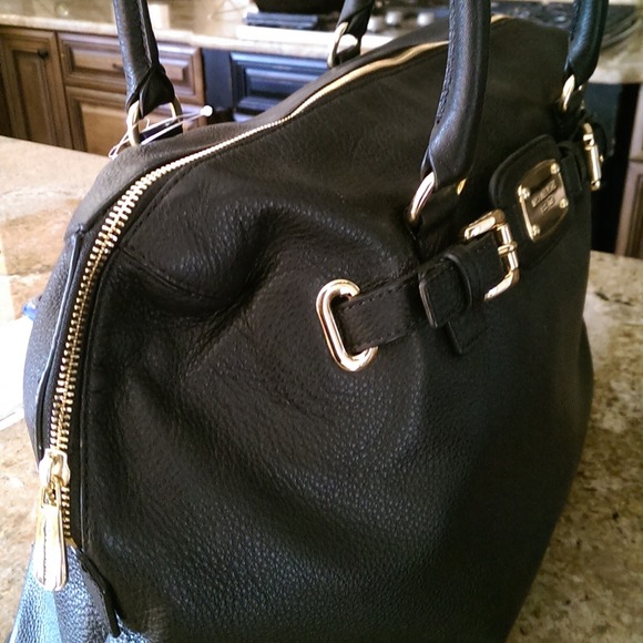 Michael Kors Hamilton Weekender black handbag - Picture 2 of 4