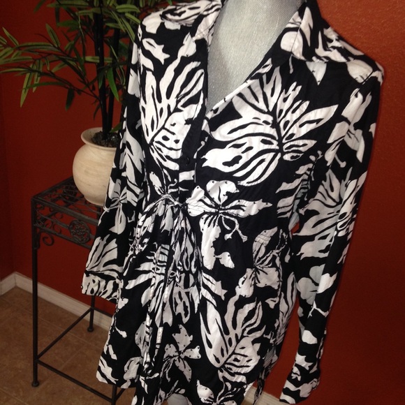 Westbound Black and White Tunic Blouse Small - Picture 3 of 4