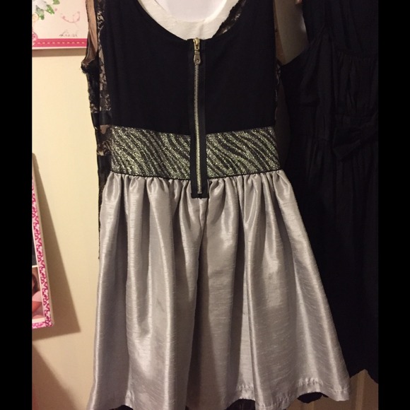 Beautiful black and silver dress - Picture 3 of 4