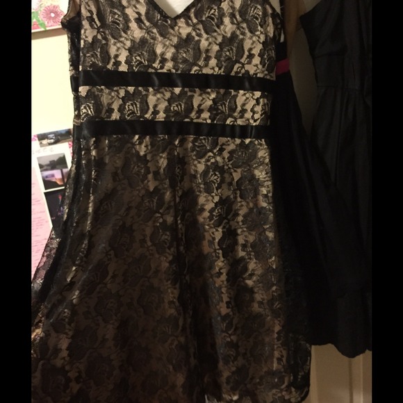 Just stunning lace dress. A-line. Just perfect! - Picture 2 of 2