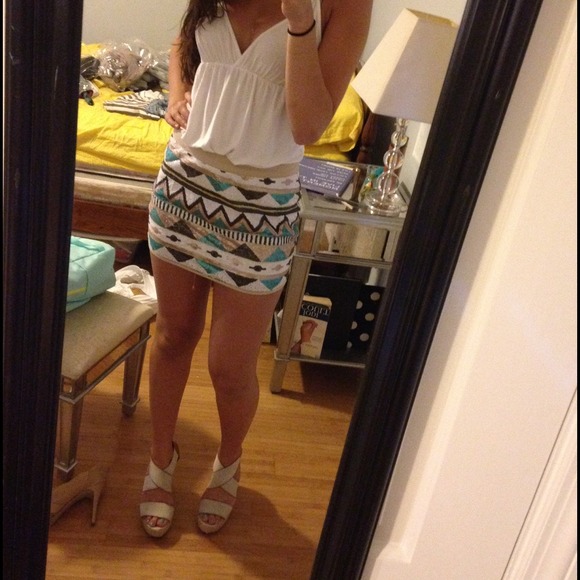 Gorgeous brand new sequin skirt - Picture 3 of 3