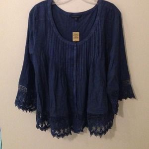 super cute navy blue top!