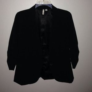 adorable fitted black blazer!!