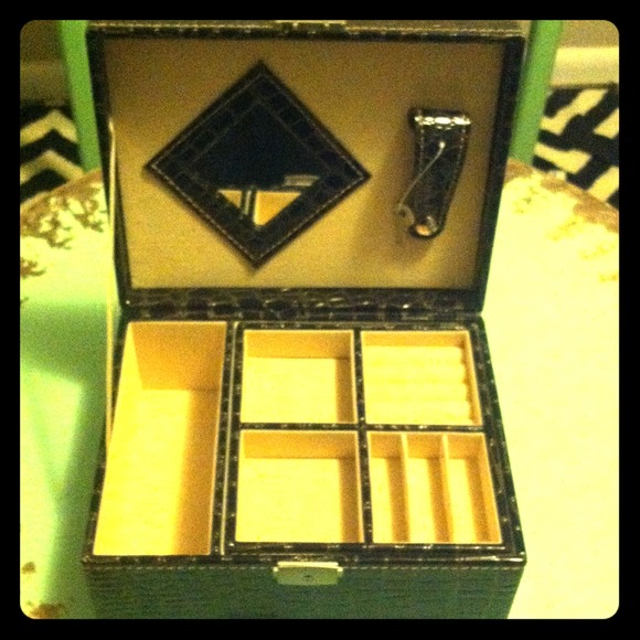 Brown Jewlery box. NEW